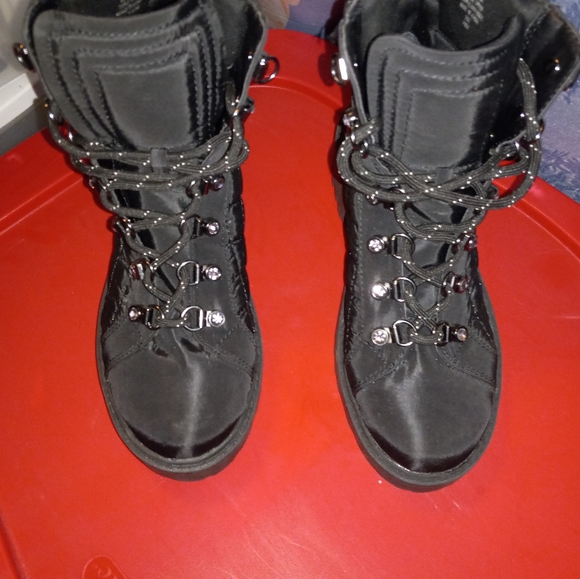 NWOT woman's size 6M Guess boots - Picture 11 of 12